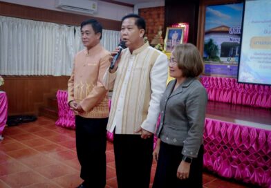 ผู้บริหารและบุคลากรสำนักงานส่งเสริมการเรียนรู้ประจำจังหวัดหนองบัวลำภู รวมทั้งแขกผู้มีเกียรติ ร่วมแสดงความยินดี กับผู้บริหารทั้ง 2 ท่าน ได้แก่